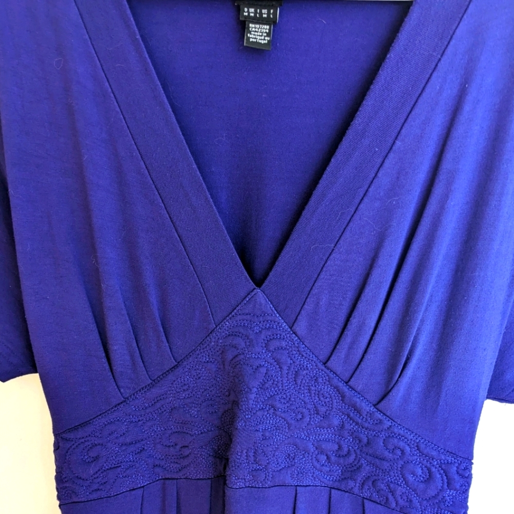 Purple Esprit v-neck, shrt-slved dress w/embroidered bodice & tie back. M.